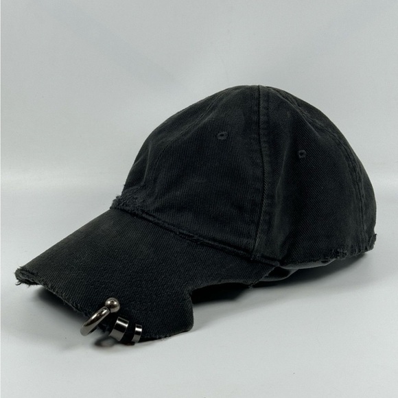 帽子 Balenciaga Pierced Distressed Cap Balenciaga Men's White Distressed Piercing Logo Baseball Cap Hat